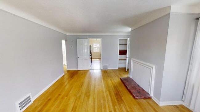 Building Photo - 601 W Hoover Ave