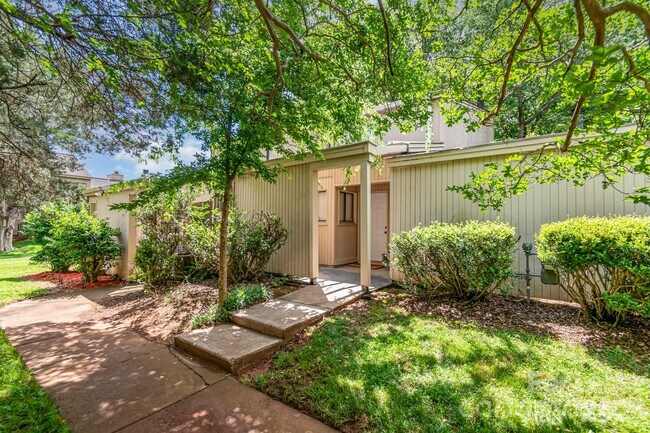 Foto del edificio - 8005 Horse Chestnut Ln