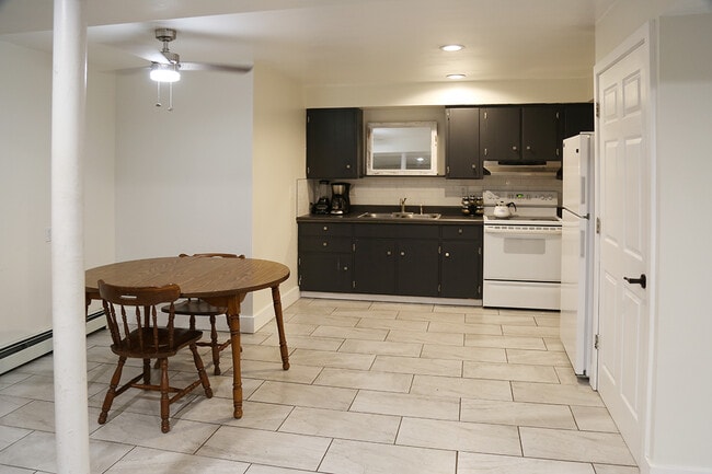 Kitchen - 3810 Basswood Dr SW