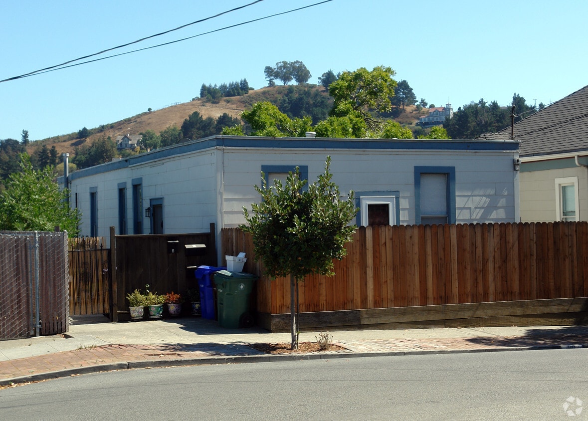 Building Photo - 121 Santa Fe Ave