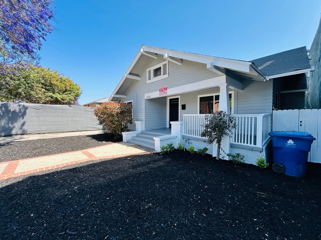 Foto principal - 14726 Friar St
