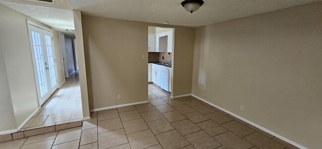 Building Photo - 4229 Siesta Ln
