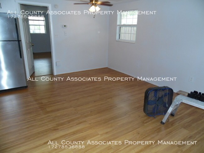 Foto del edificio - 6444 Adams St