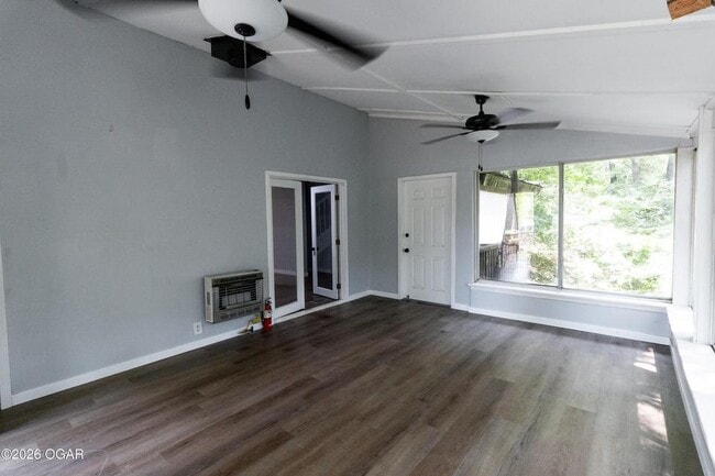Building Photo - 40 Hickory Ln