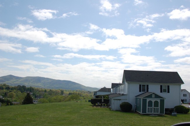 Building Photo - 6502 Carefree Ln