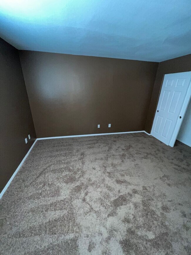Foto del edificio - Massive 5BR/4BA Luxury Home in Adelanto — ...