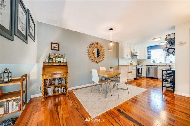 Foto del edificio - Beautifully Remodeled 2 bed/1.5 Bath Townh...