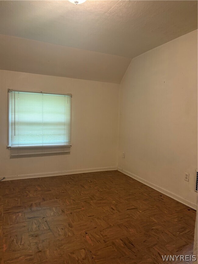 Foto del edificio - 631 Elmwood Ave
