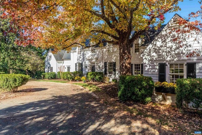 Building Photo - 640 Ivy Ln