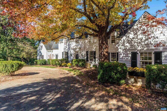 Foto del edificio - 640 Ivy Ln