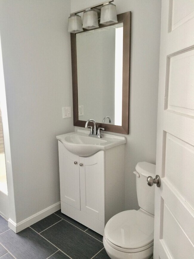 Building Photo - Renovated 3 Bed/2 Bath Near JFK/UMass w/ D...
