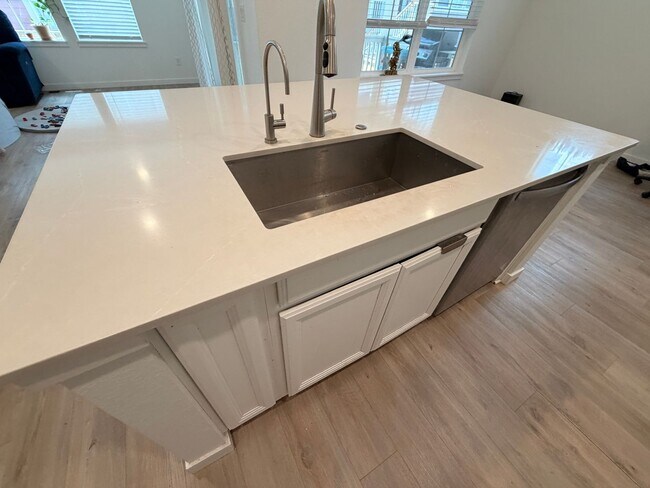 Building Photo - Modern Duplex Near Cherry Creek Trail with Quartz Kitchen, Loft & Low-Maintenance Living