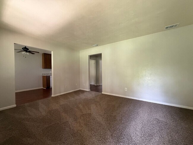 Foto del edificio - UPSTAIRS UNIT ON THE GOLF COURSE!