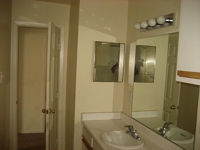 Foto del edificio - 10112 Emerald Glen Ln