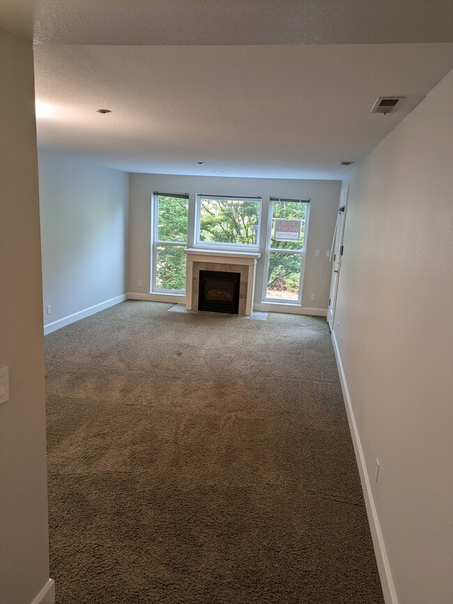 Building Photo - 520 SE Columbia River Dr