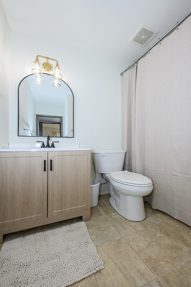 Hall Bath - 785 E Country Club Dr