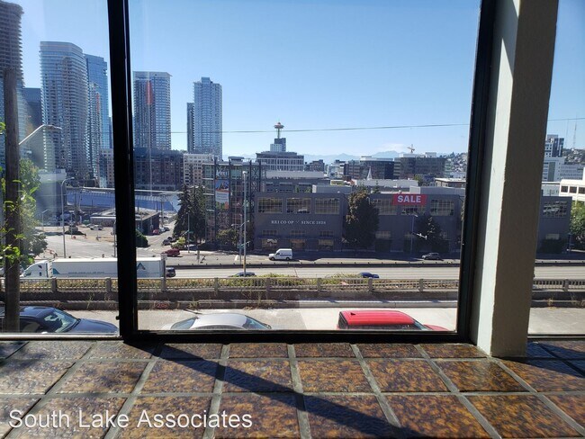 Building Photo - 2 br, 1.5 bath House - 150 Melrose Ave. E ...