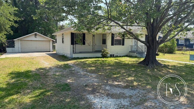 Building Photo - 416 Pinehurst Pl