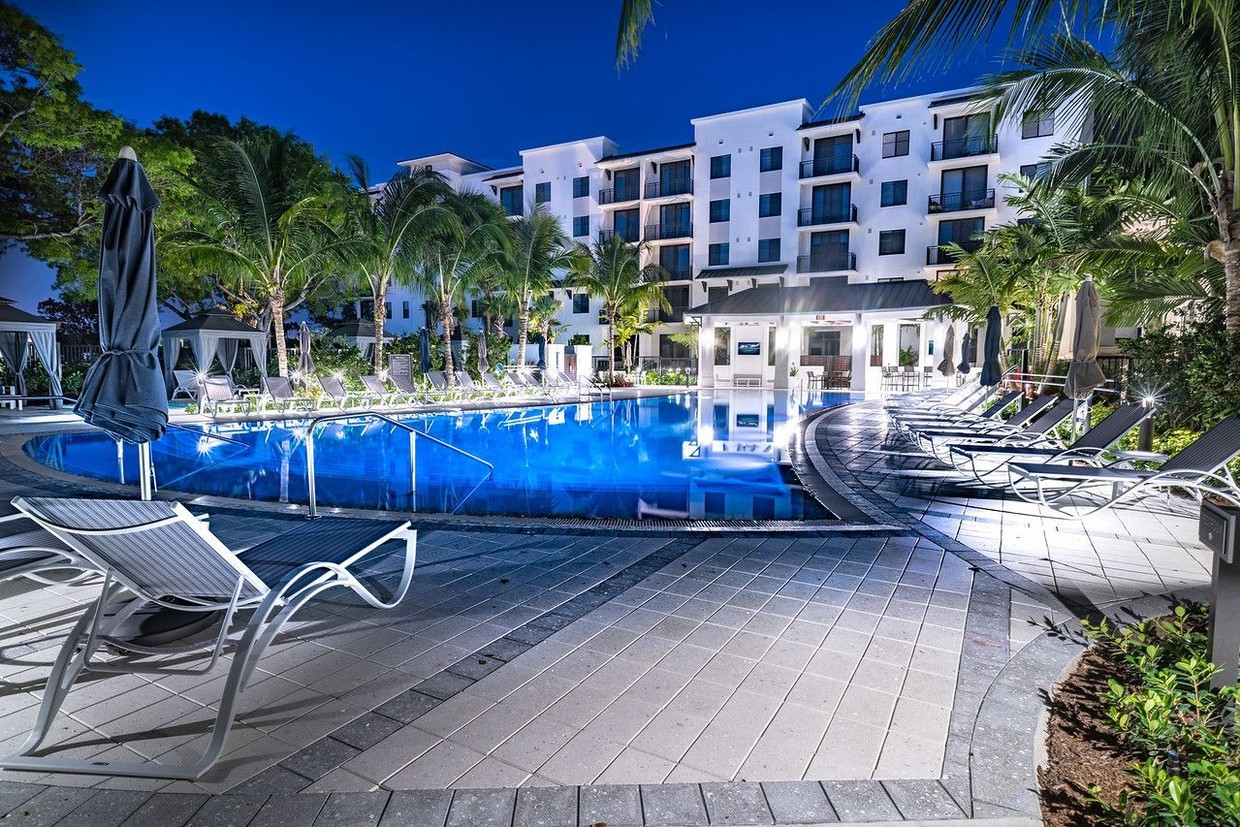 Piscina con estilo de centro turístico - Palmetto Station