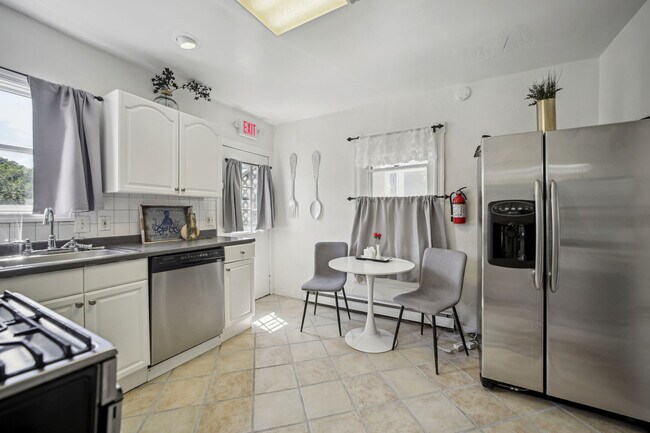 Foto del edificio - 4057 Benning Rd NE
