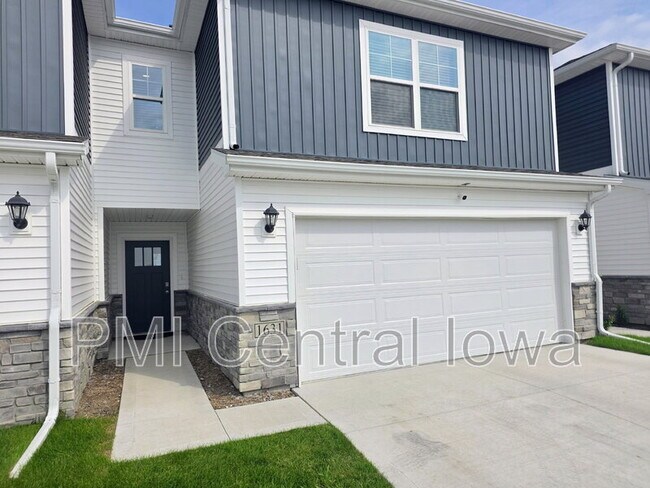 Foto del edificio - 1631 NE Crossing Oaks Ln