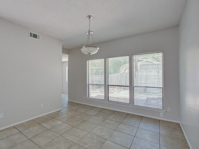 Foto del edificio - 8402 Tallwood Dr