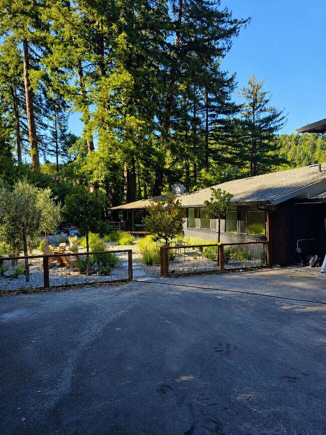 Building Photo - OPEN HOUSE Sat. 6/27 from 2-3PM and Sun. 12-1PM Breathtaking Home offers flexible living with bon...