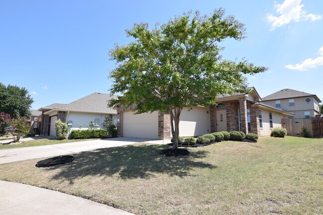 Foto del edificio - 4700 Black Forest Ln
