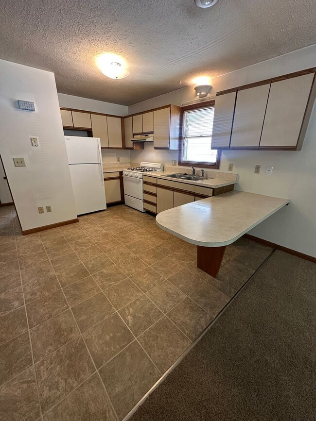 Building Photo - 1003 Zollinger Rd