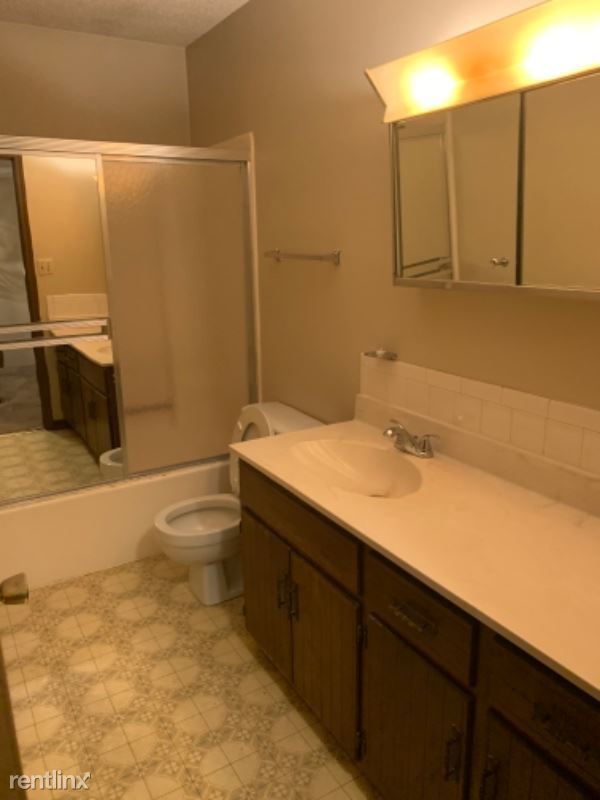 Building Photo - 2 br, 1.5 bath Townhome - 1031 Quincy