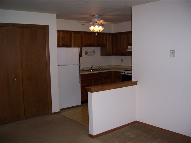 Building Photo - 609 South St