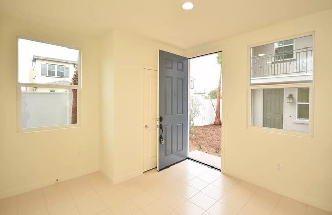 Building Photo - Newly Renovated Spacious 3 Bedroom Available for Rent Today! Don't Miss your chance!! Rent Today!!