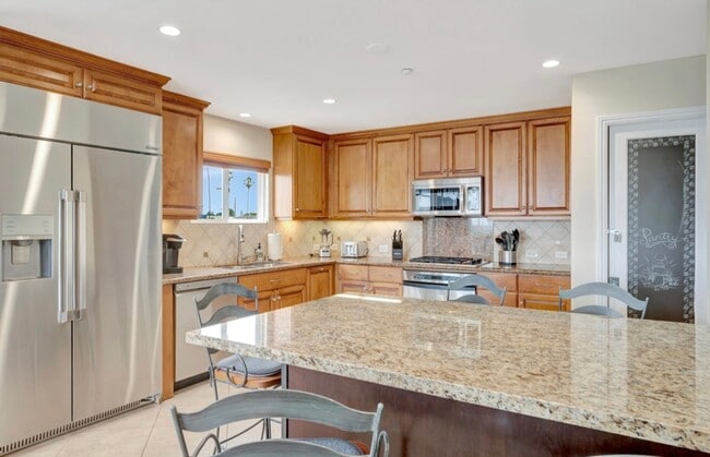 Building Photo - Furnished Stunning 3bd/ 3ba Ocean Beach de...