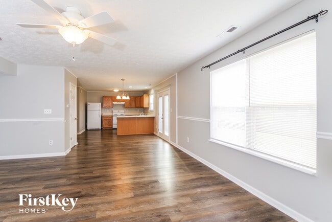 Building Photo - 1255 Fiesta Dr