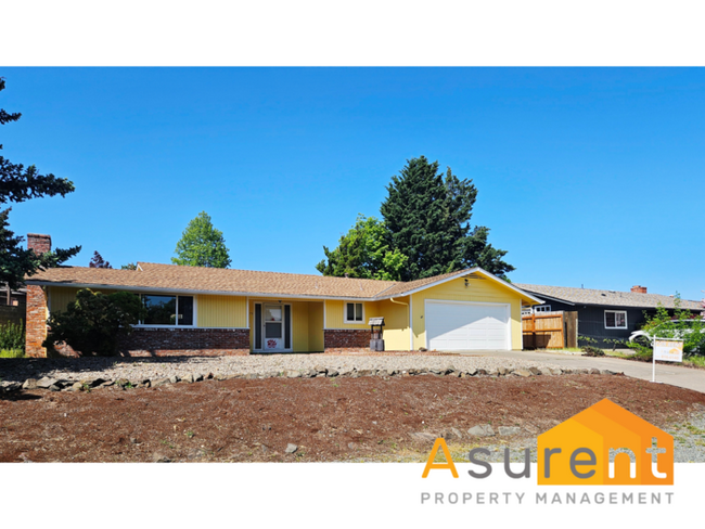 Building Photo - Two Bedroom- Two Full Bathroom Home in des...