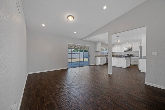 Foto del edificio - NOW AVAILABLE! 1438 W Topeka Drive, Phoeni...
