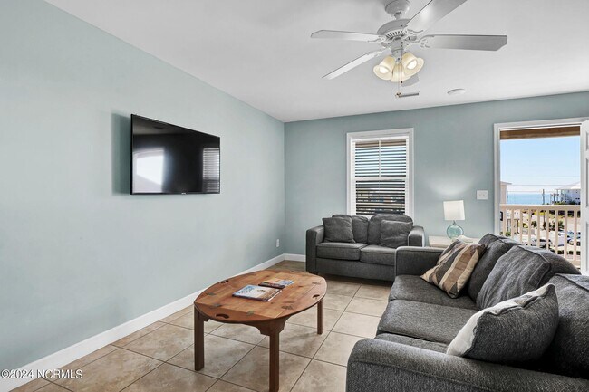 Building Photo - 1505 N New River Dr