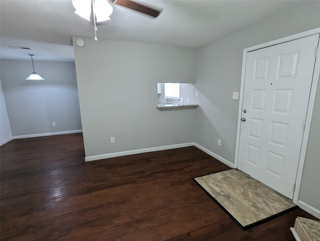 Foto del edificio - 7661 Fallbrook Dr