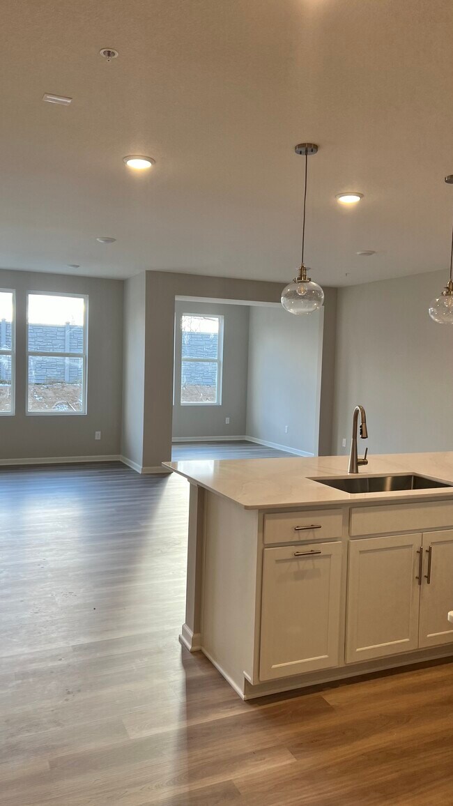 Building Photo - 4881 Avery Ct