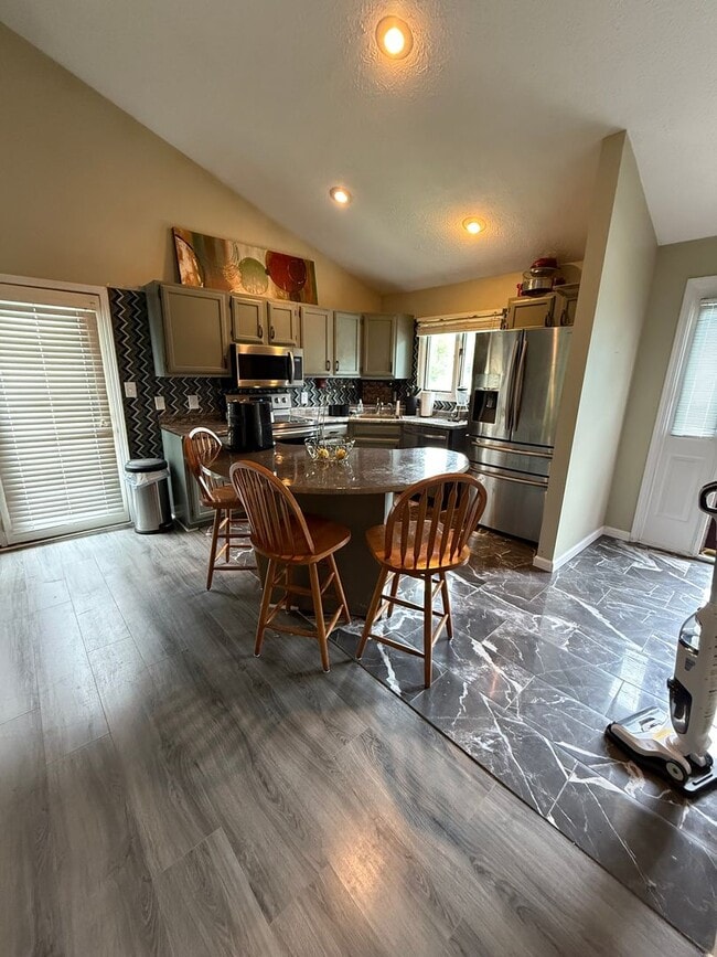 Building Photo - Furnished 2-Bedroom Condo at Eagle Pointe
