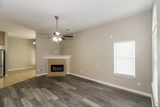 Building Photo - 8280 Dexter Ridge Cove E