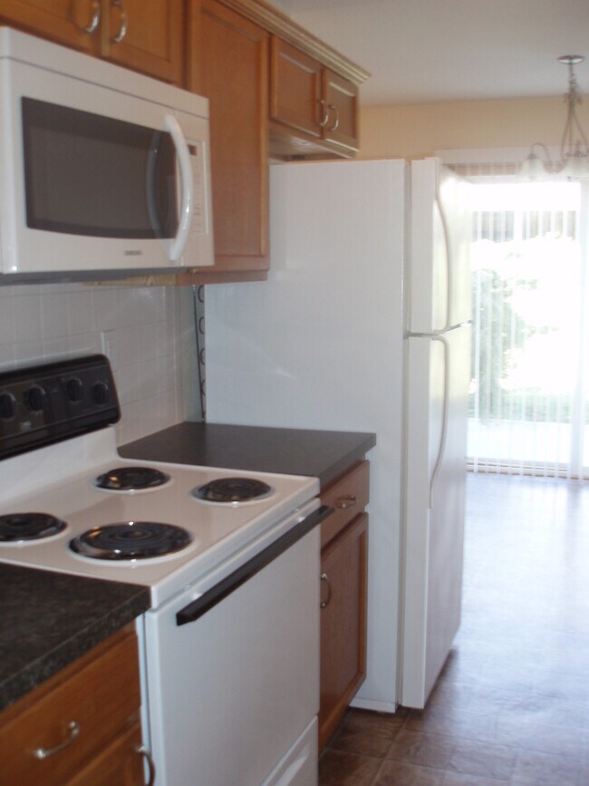 Building Photo - AD-37