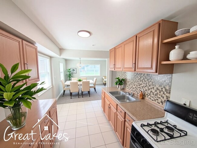 Building Photo - Cozy 2 Bedroom 1 Bathroom now available fo...