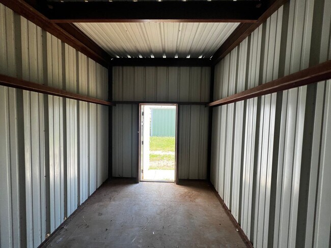 Foto del edificio - Inviting 3 bedroom 2 bath House with fenced yard