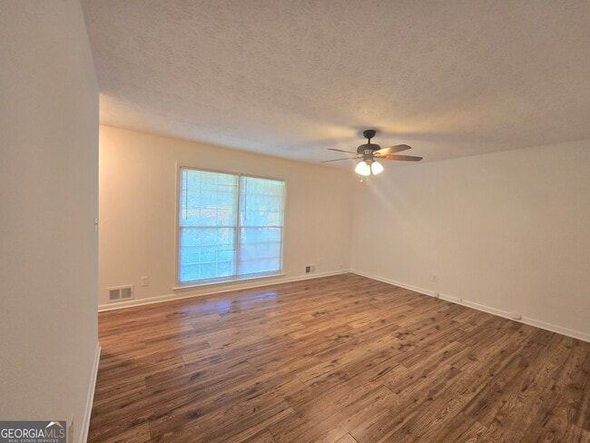 Building Photo - 4215 Terrace Dr