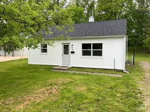 Building Photo - 420 Spayer Ln