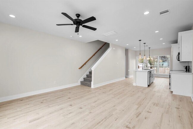 Building Photo - 768 Dillard St
