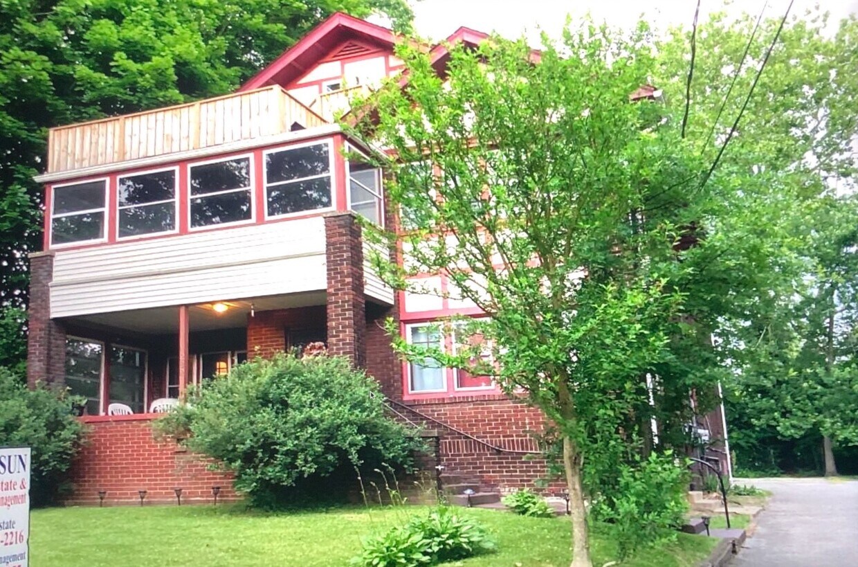 Building Photo - 280 Fairgreen Ave