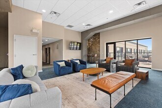 Building Photo - 1900 W Lawrence Ave