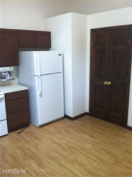 Building Photo - 390 Maple Trl